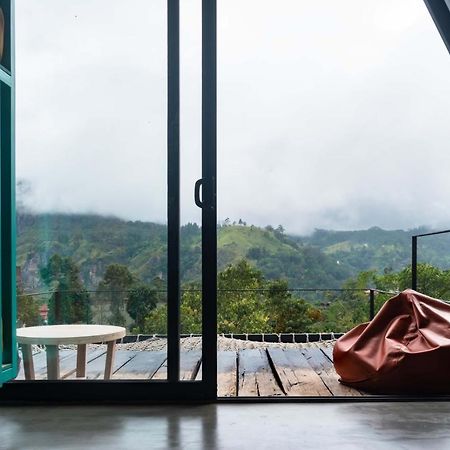 Wild Bee Hostel เอลลา ภายนอก รูปภาพ