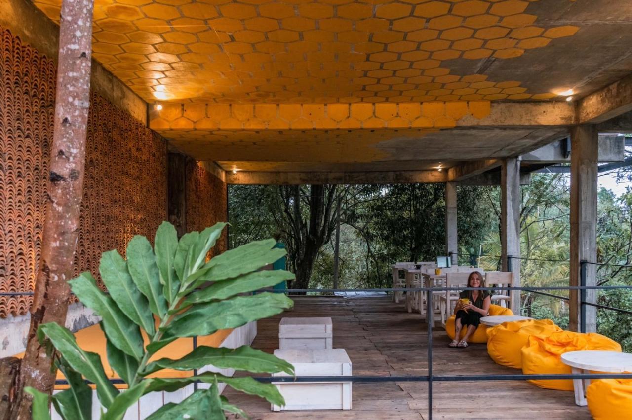Wild Bee Hostel เอลลา ภายนอก รูปภาพ