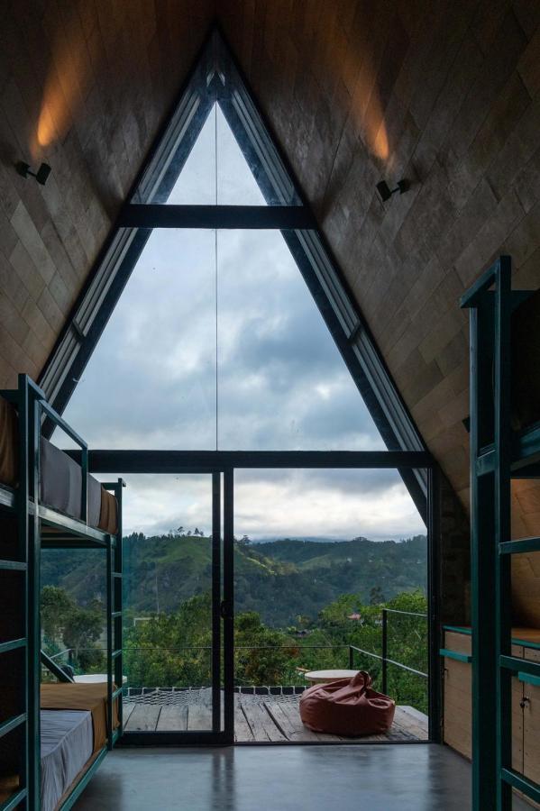Wild Bee Hostel เอลลา ภายนอก รูปภาพ