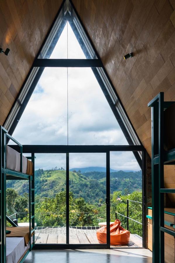 Wild Bee Hostel เอลลา ภายนอก รูปภาพ